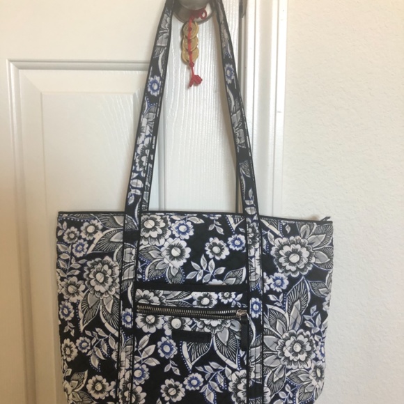 Vera Bradley Snow Lotus - Picture 2 of 3